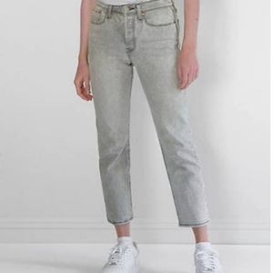 Levi's Straight Leg Cropped Jeans in Light Gray